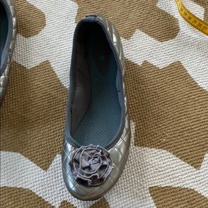 Silver leather ballet flats. Interchangeable snaps